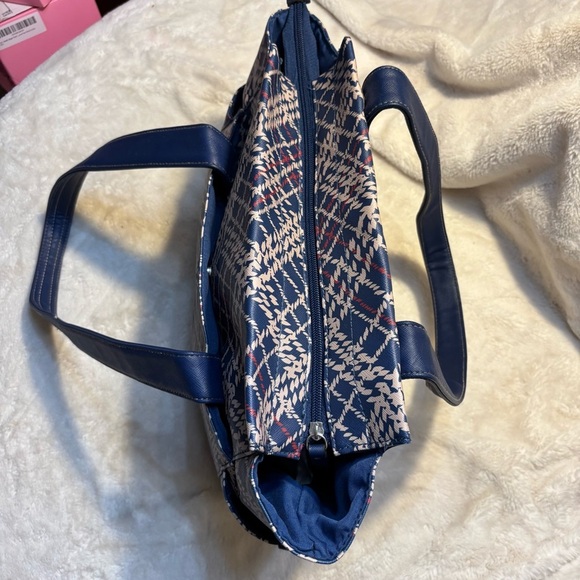 Ellen Tracy Tote Navy and Cream Geometric pattern Vinyl-feel Silver Hardware - Picture 9 of 16